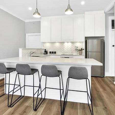 Stylish, Sunny & Spacious 2 Bedroom Apartment, Mosman Сидни Екстериор снимка