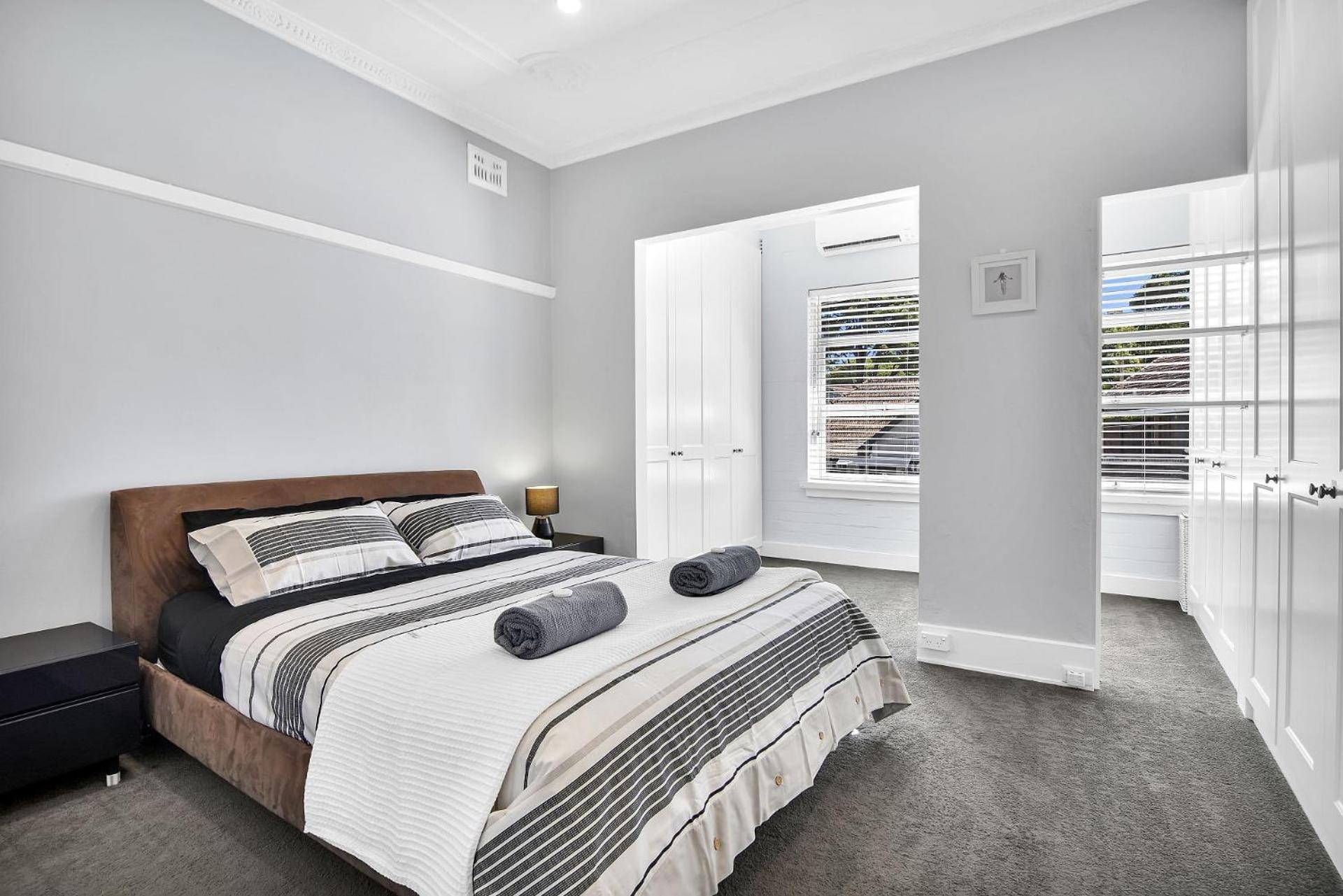 Stylish, Sunny & Spacious 2 Bedroom Apartment, Mosman Сидни Екстериор снимка